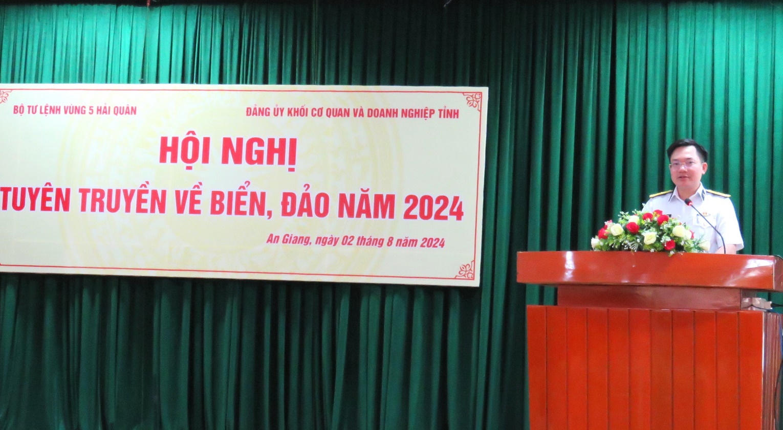 Thiếu tá Vũ Văn Khương - Trưởng Ban Tuyên huấn Vùng 5 Hải quân tuyên truyền tại Đăng Ký & Đăng Nhập 79King.Com